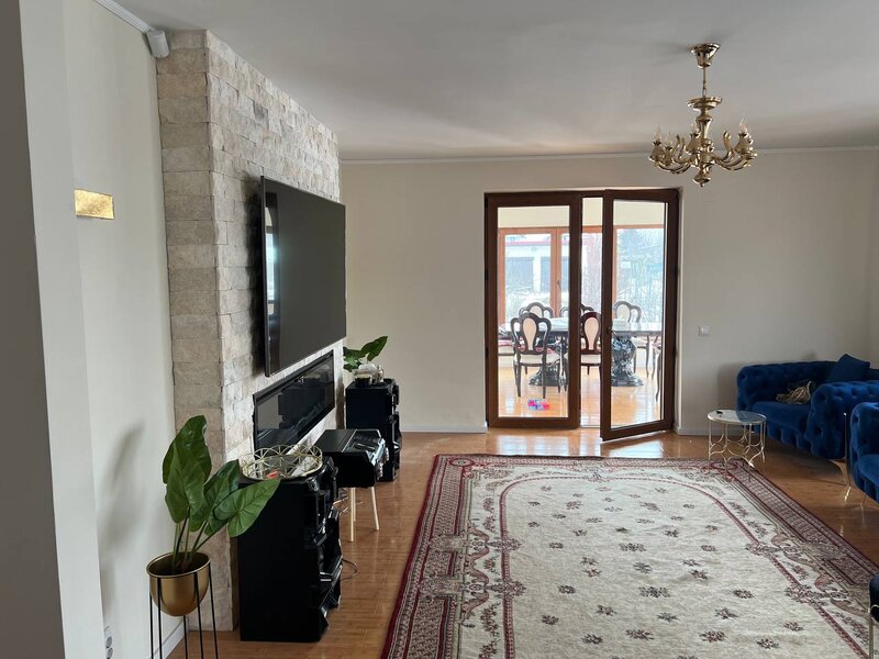 Moara Vlasiei, Particular, unica in zona, vila cu 9 camere, 7 bai, 2 garaje