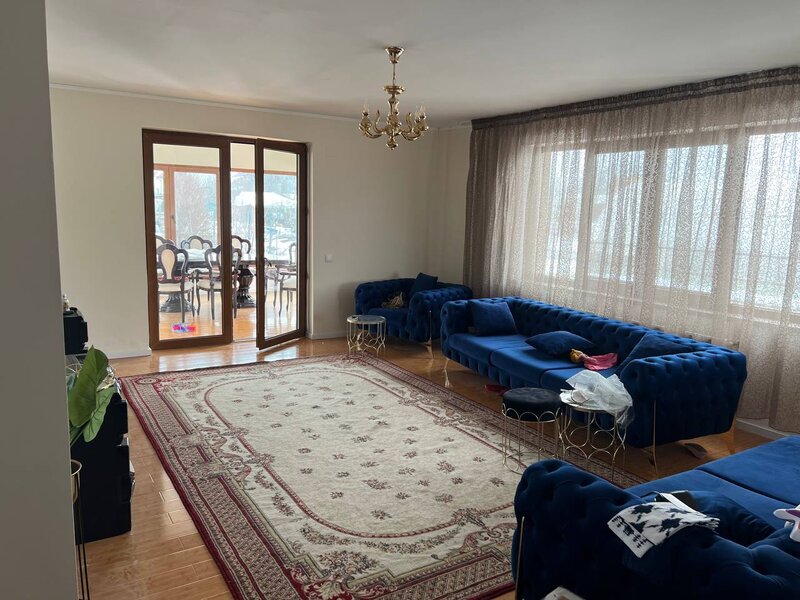 Moara Vlasiei, Particular, unica in zona, vila cu 9 camere, 7 bai, 2 garaje