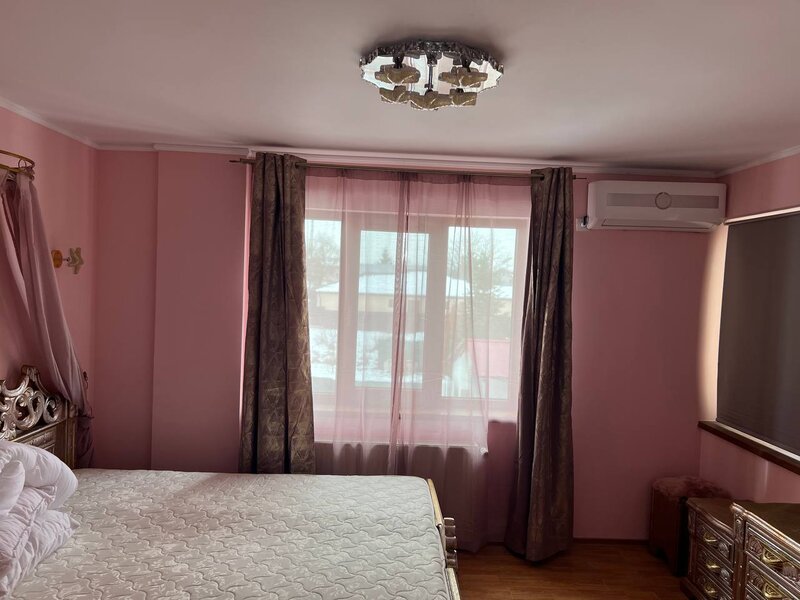 Moara Vlasiei, Particular, unica in zona, vila cu 9 camere, 7 bai, 2 garaje