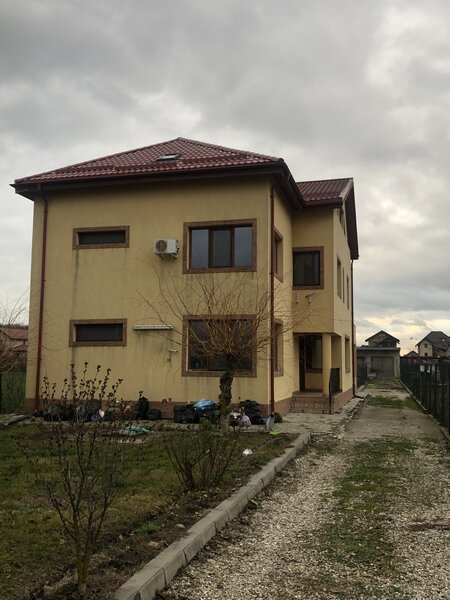 Moara Vlasiei, Particular, unica in zona, vila cu 9 camere, 7 bai, 2 garaje